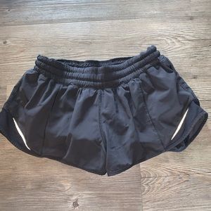 Lululemon Hotty Hot Low-Rise 2.5” Size 8